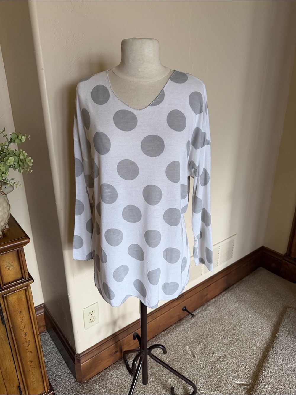 Polka Dot V-Neck Long Sleeve Top - White & Gray